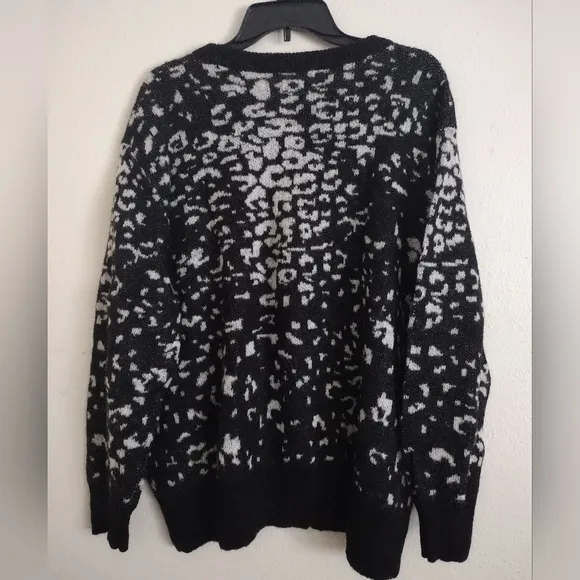 Ava &amp; Viv black and white crew neck sweater with 3X