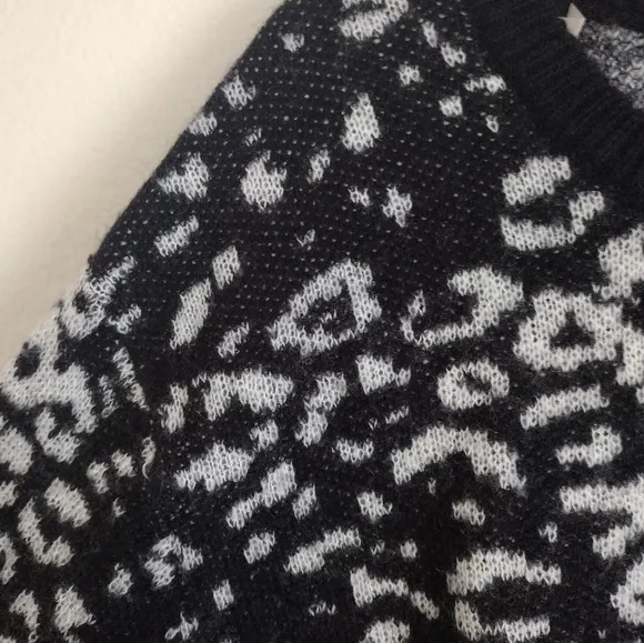 Ava &amp; Viv black and white crew neck sweater with 3X