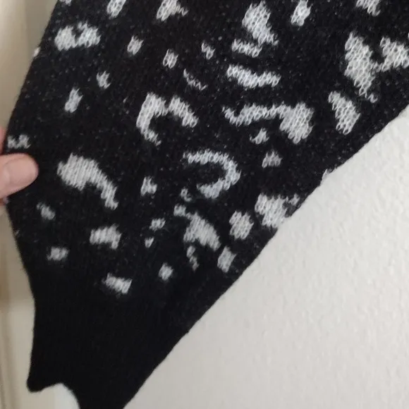 Ava &amp; Viv black and white crew neck sweater with 3X