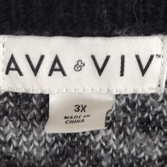 Ava &amp; Viv black and white crew neck sweater with 3X