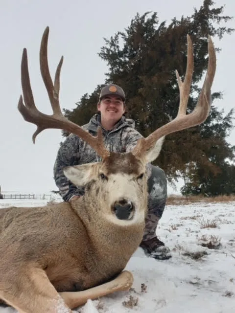 Capitol Peak Outfitters - Eastern Colorado Trophy Deer Hunt