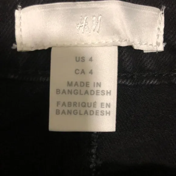 H&amp;m Washed denim short skirt with pockets, high waist and embroidery