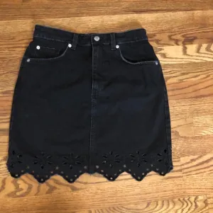 H&amp;m Washed denim short skirt with pockets, high waist and embroidery
