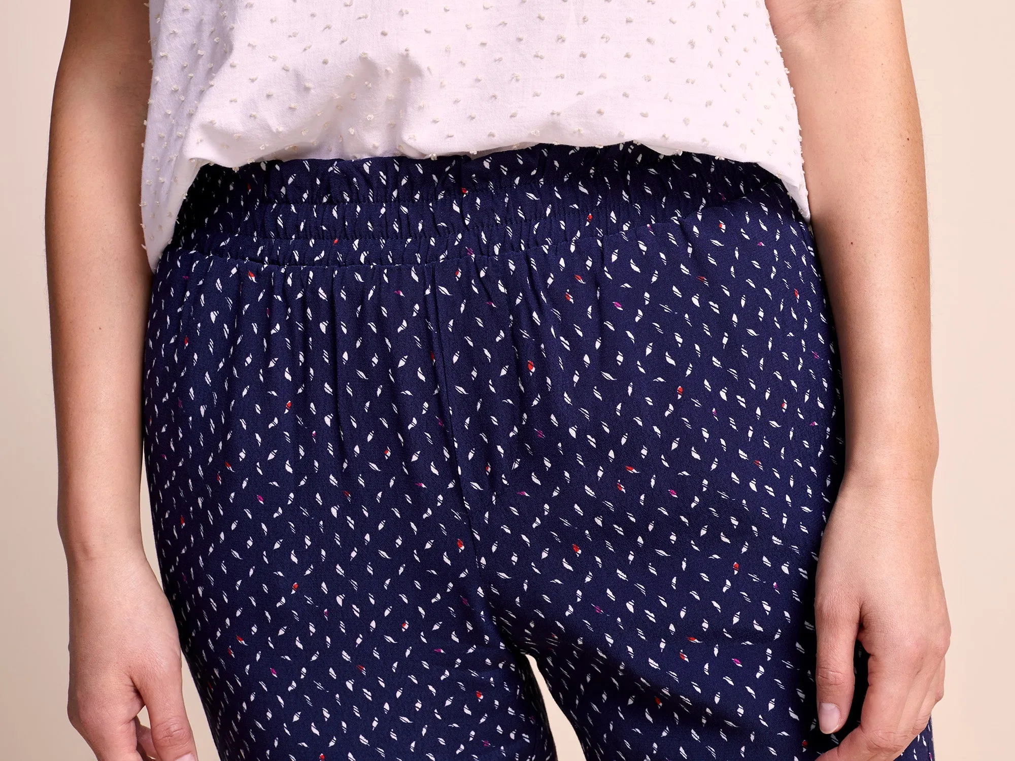 PEPPER - Pantalon fluide marine à imprimé minimaliste