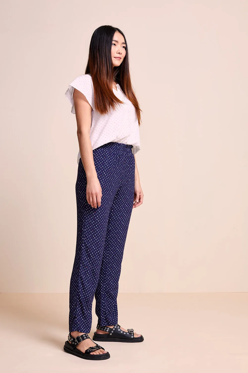 PEPPER - Pantalon fluide marine à imprimé minimaliste