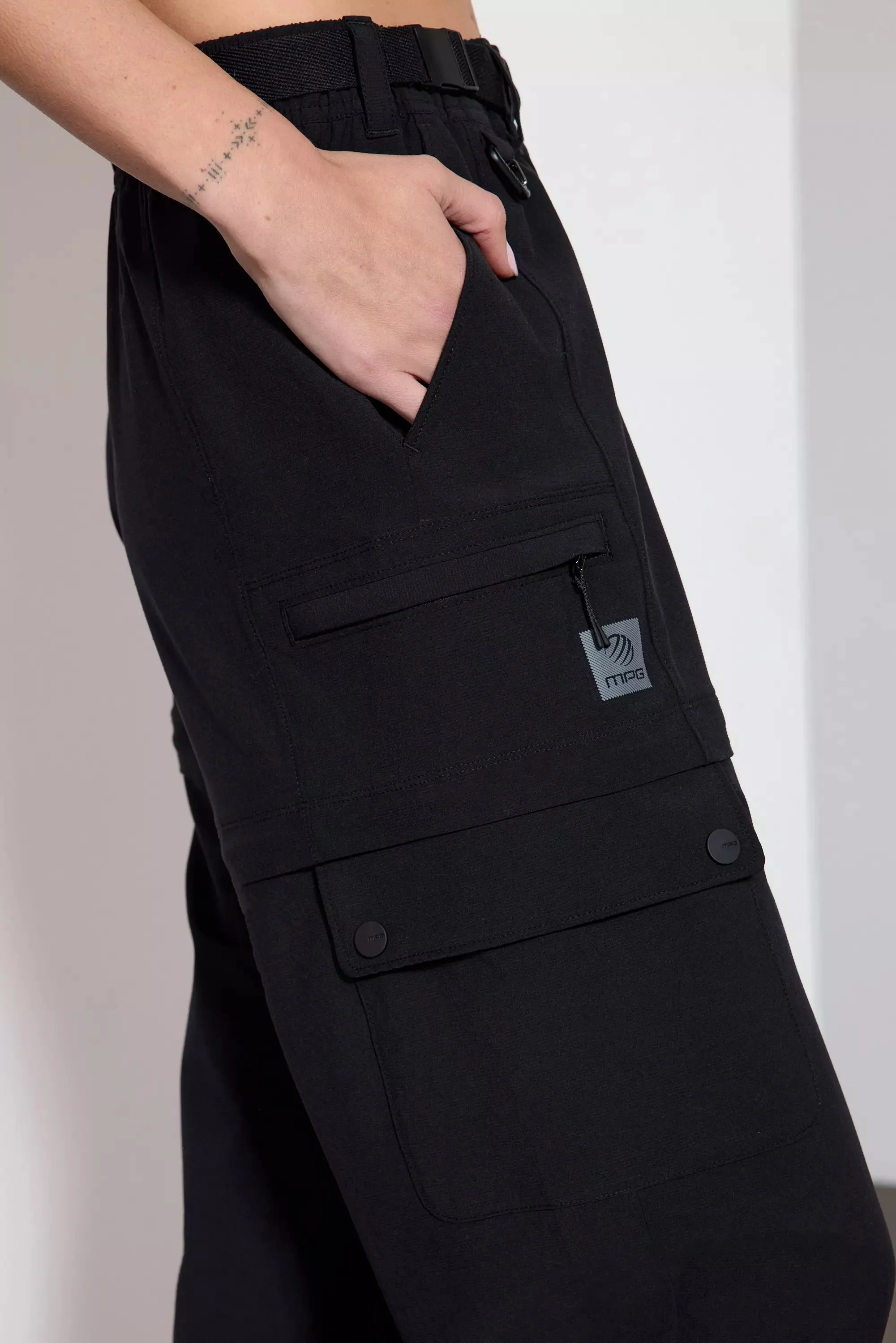 Rove 2 in 1 Cargo Pant - Black