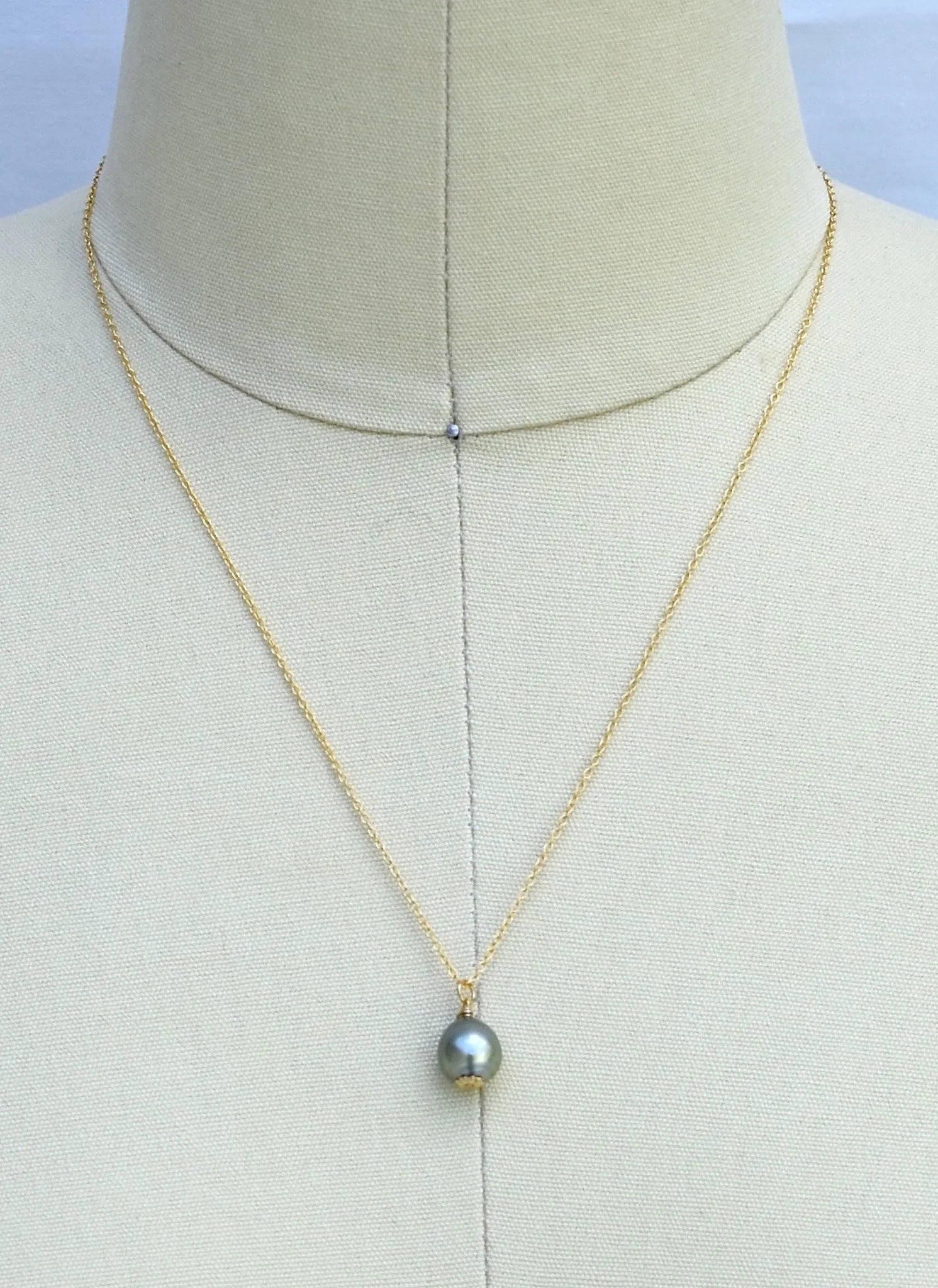 Tahitian Pearl ~ Simple 14k GF Chain Necklace