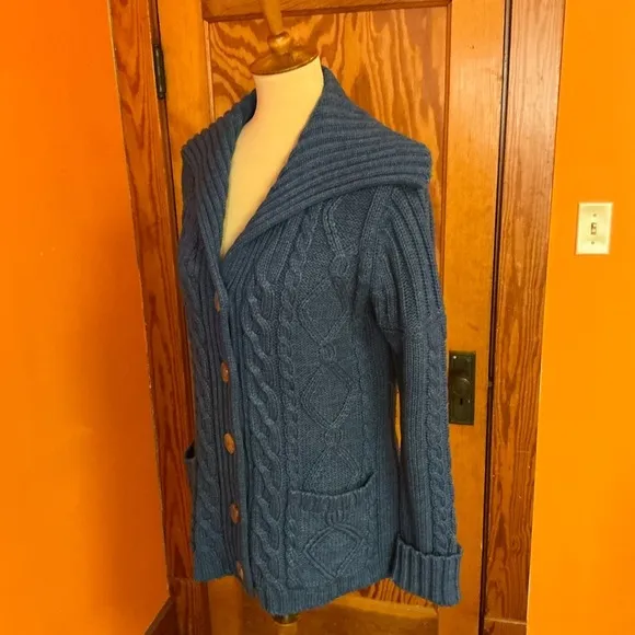 Vintage 70s chunky blue big collar cardigan